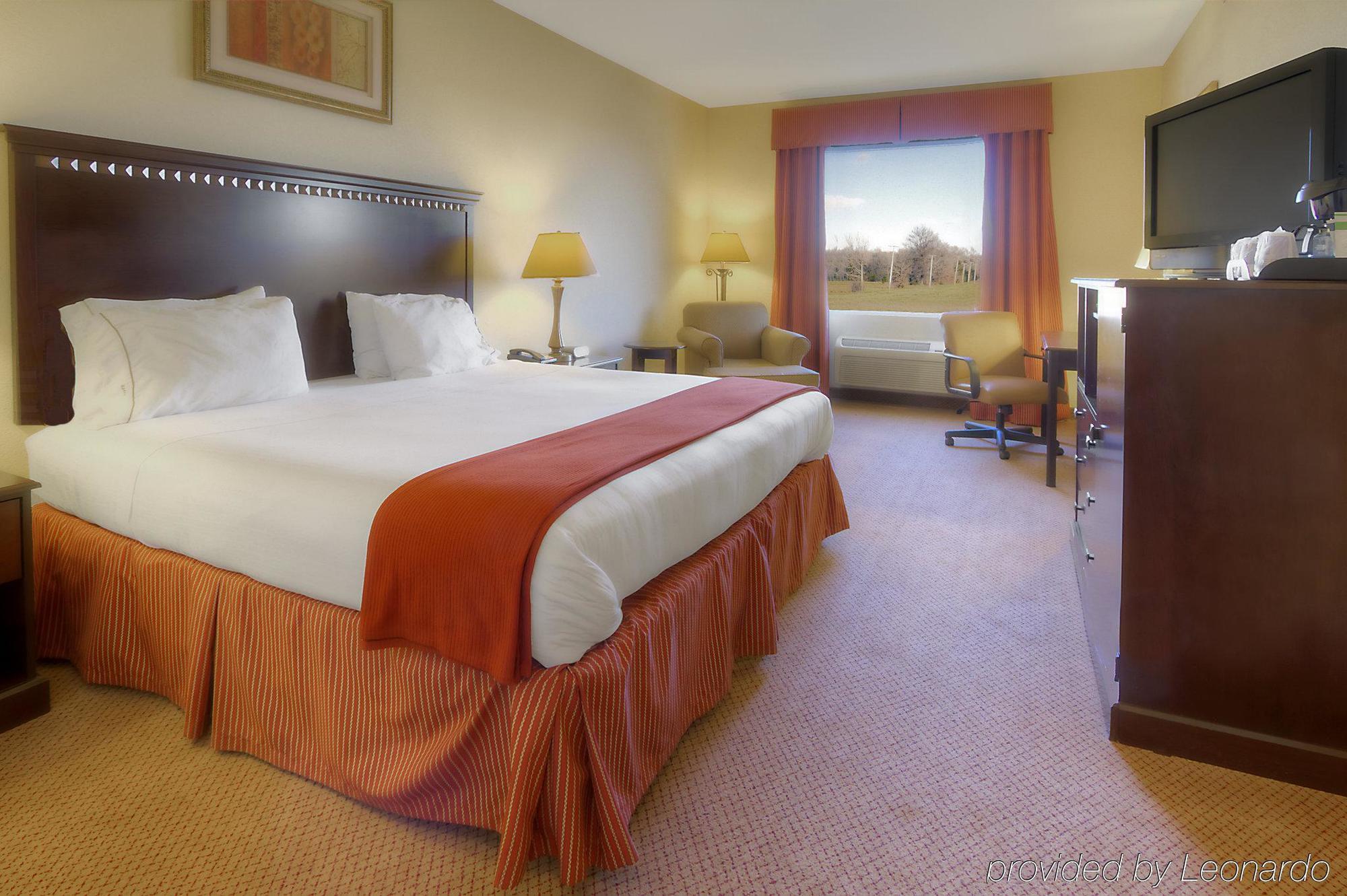 Holiday Inn Express Hotel & Suites Clarksville Extérieur photo