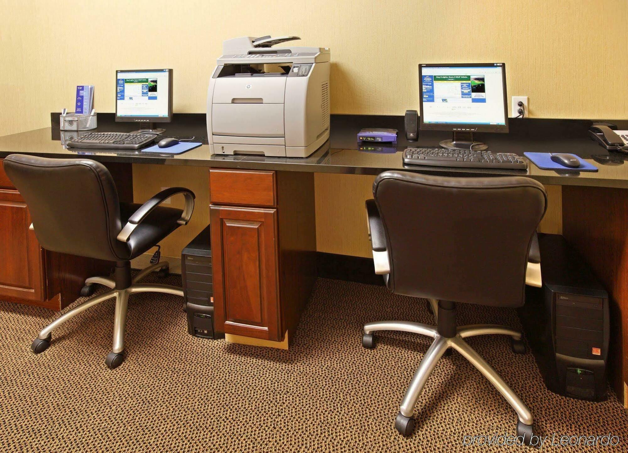 Holiday Inn Express Hotel & Suites Clarksville Extérieur photo