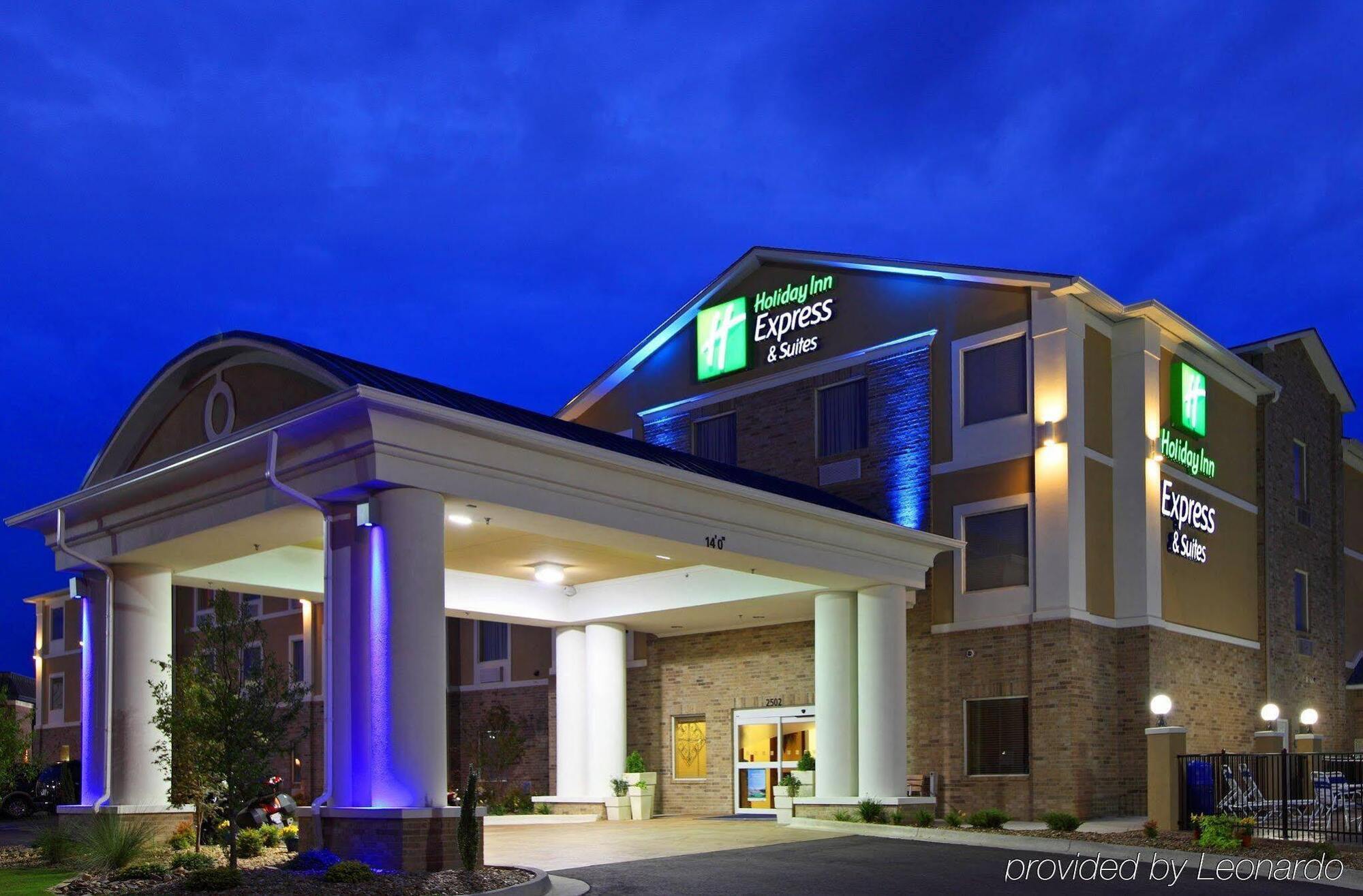 Holiday Inn Express Hotel & Suites Clarksville Extérieur photo