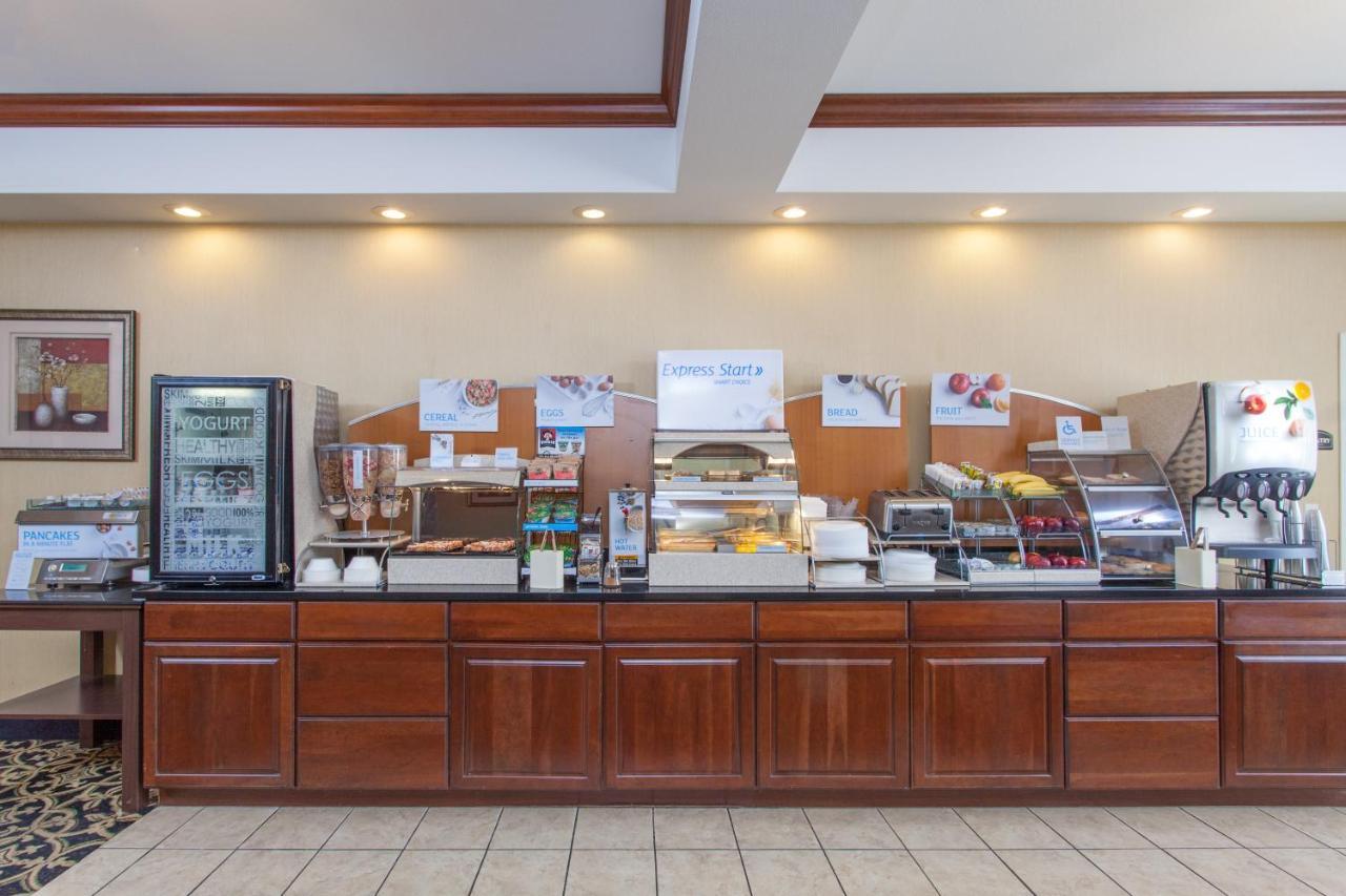 Holiday Inn Express Hotel & Suites Clarksville Extérieur photo